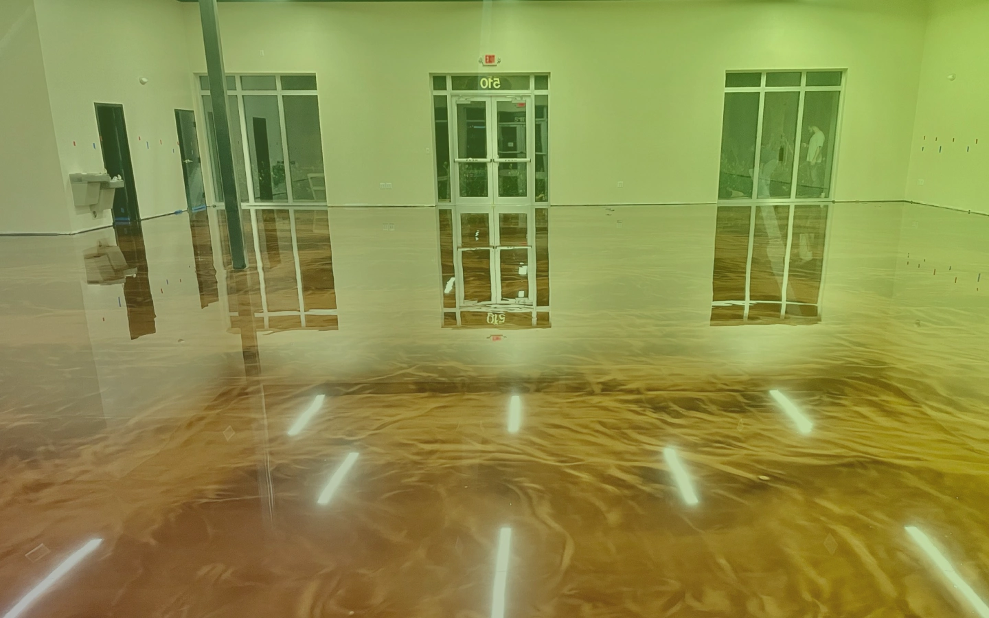 shiny epoxy flooring